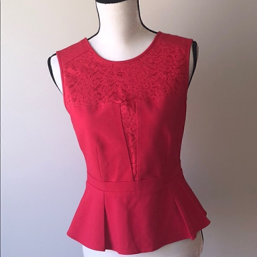 ❤️BCBGMaxAzria red peplum top with lace and back zipper size small
